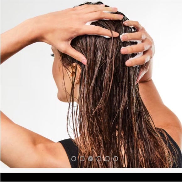 Bumble and bumble Thickening Soft Mousse - Picture 4 of 10